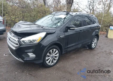 2017 Ford Escape Titanium z USA, uszkodzony, nr VIN 1FMCU0JD4HUE33758